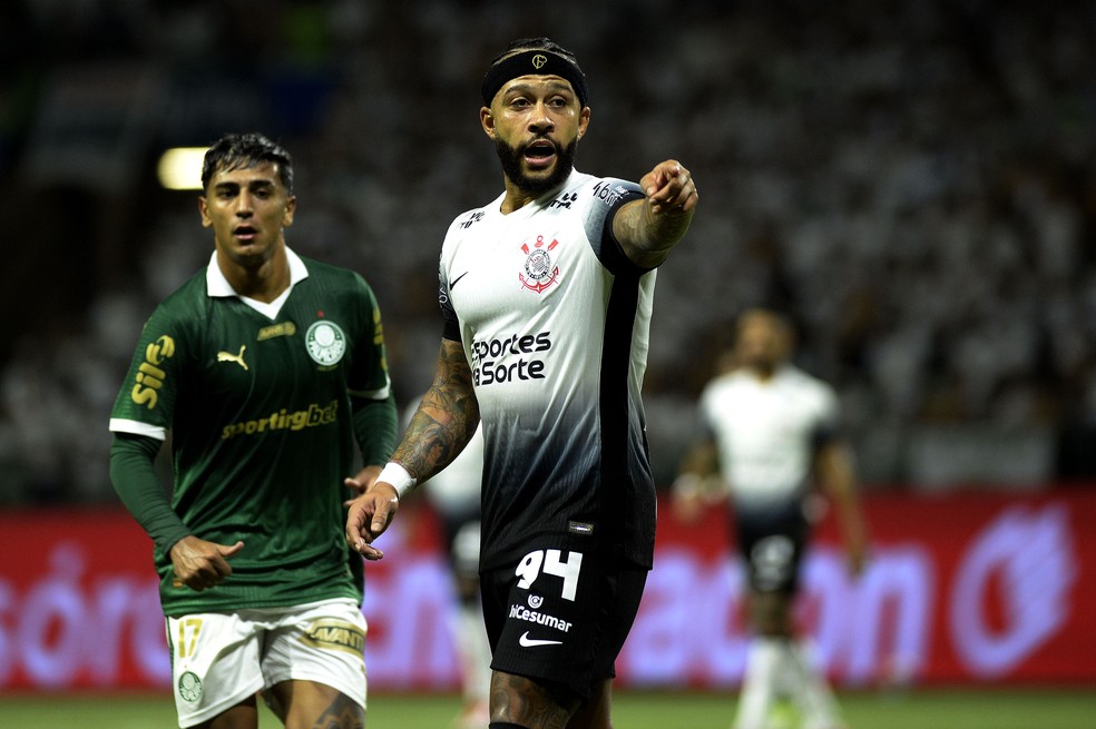Memphis Depay no clássico Palmeiras x Corinthians — Foto: Marcos Ribolli