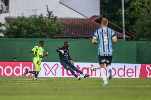 Grêmio alcança marca impressionante de três jogos sem sofrer gols em um ano.