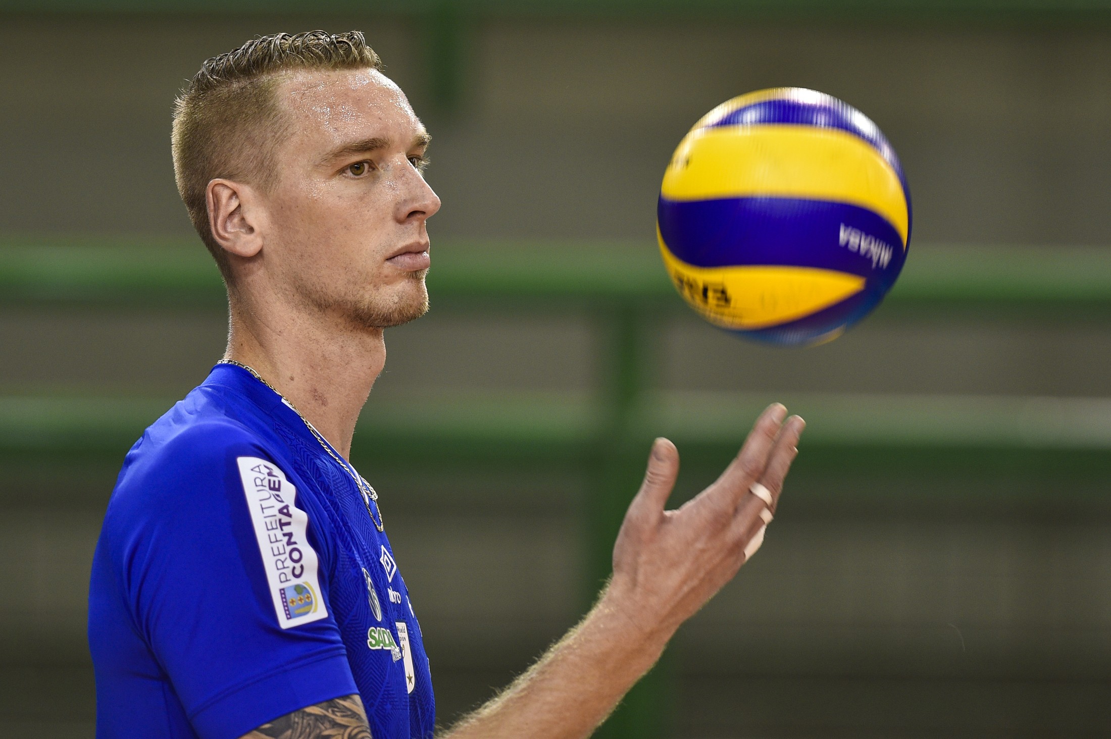 Em clima de agradecimento, Cruzeiro anuncia a saída do central francês ...