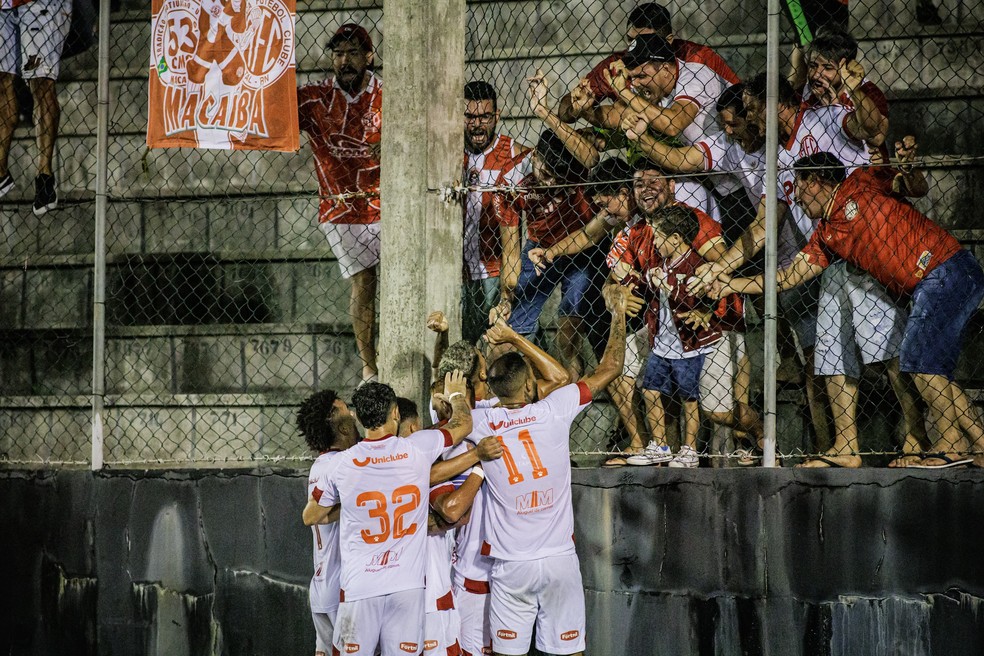 Muita comemoração no gol da virada do América — Foto: Gabriel Leite/América FC