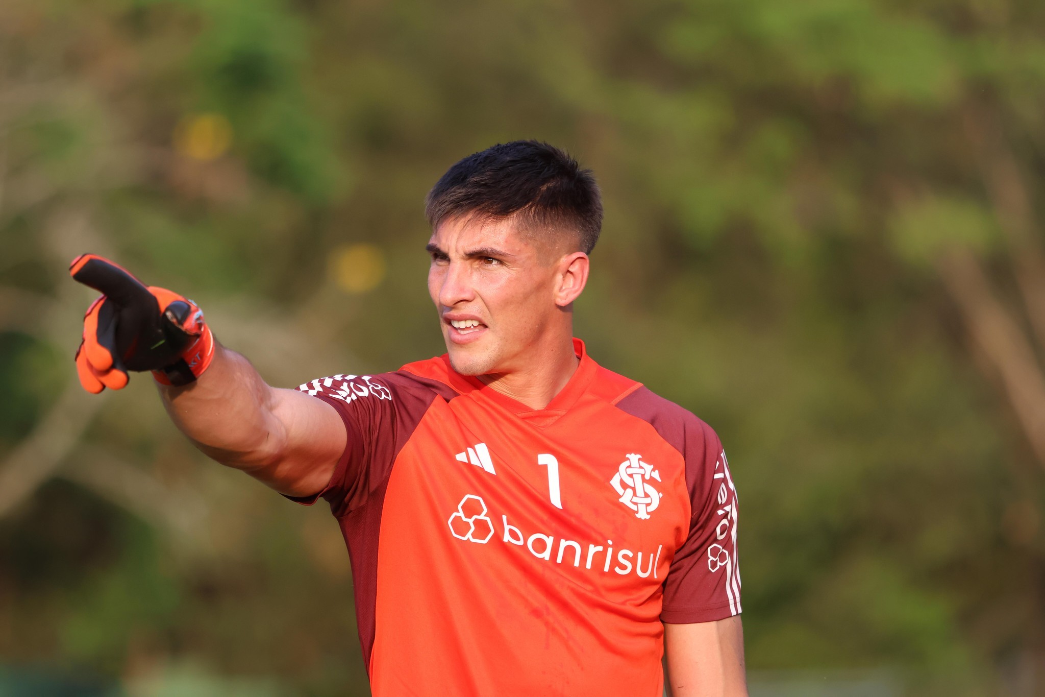 Rochet faz 50 jogos pelo Inter e comenta sobre rivalidade com ...