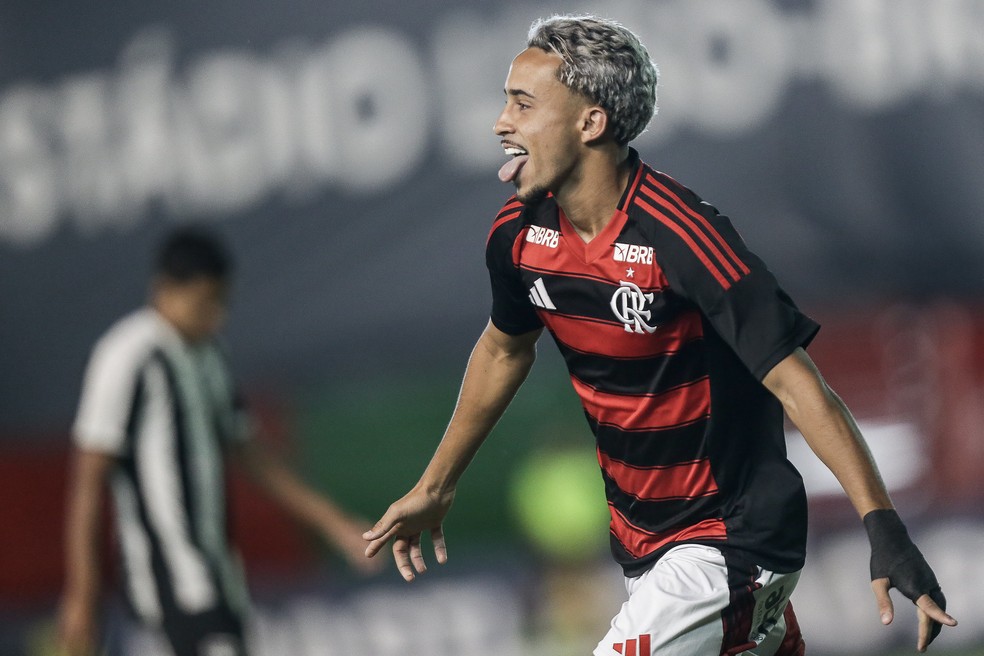 Matheus Gonalves comemora gol pelo Flamengo sub-20  Foto: Gilvan de Souza / Flamengo