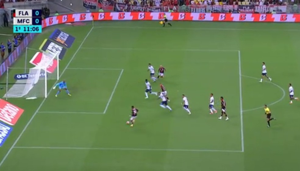 Plata poderia ter chutado em boa chance no Flamengo x Maric� � Foto: Reprodu��o / sportv