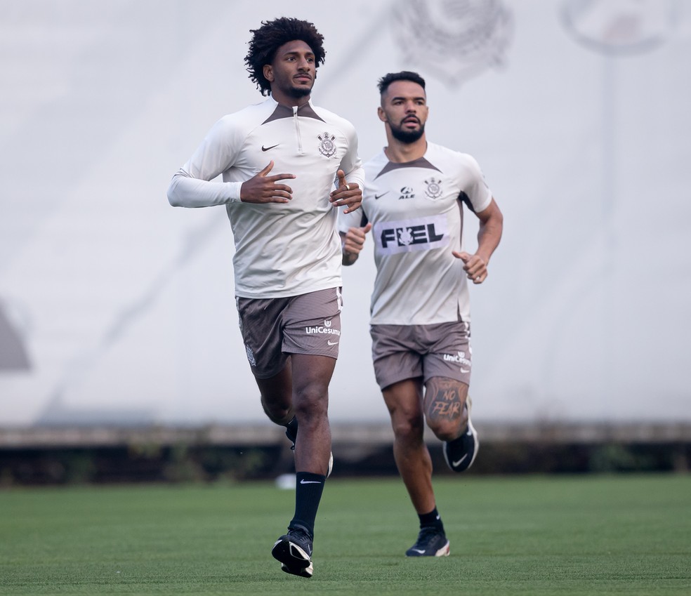 Talles Magno e Raniele fazem treino físico no Corinthians nesta quinta-feira — Foto: Rodrigo Coca/Ag. Corinthians