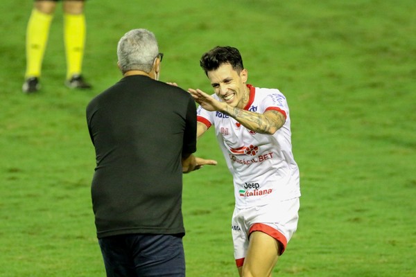 Destaque do Náutico, Jean Carlos termina Série B como segundo jogador mais  decisivo - Esportes DP