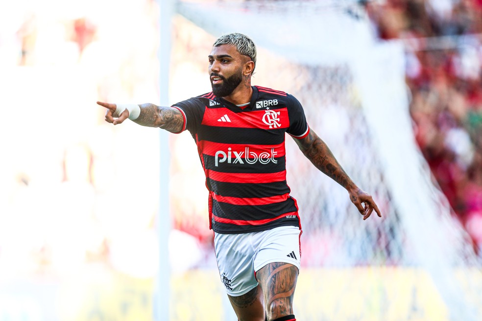 Gabigol comemora um gol pelo Flamengo