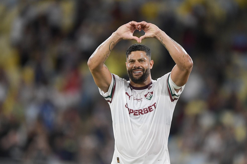 Fluminense supera o Bahia com gols de Hulk e Cano em amistoso emocionante