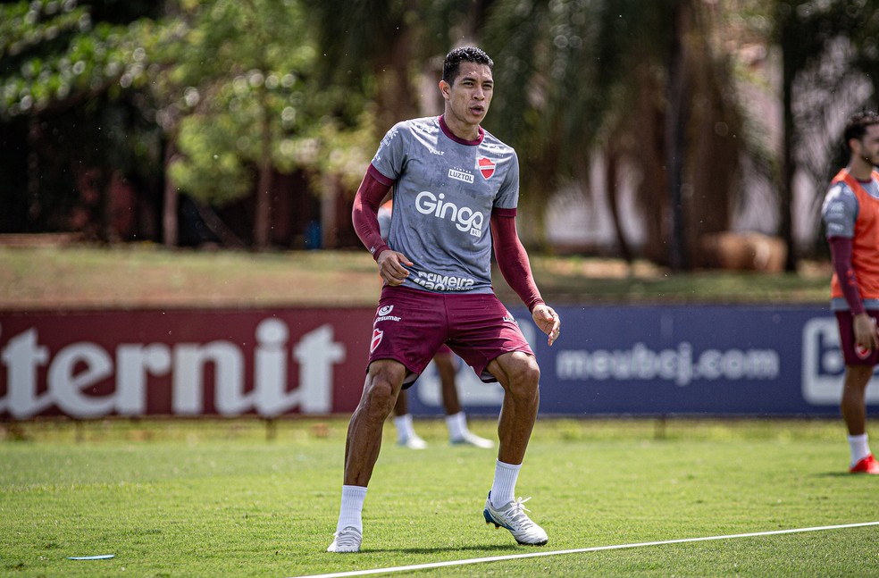 Igor Henrique não renovou com o Vila e pode pintar no Atlético-GO — Foto: Roberto Corrêa/VNFC