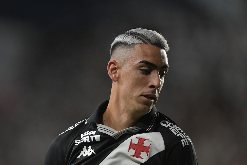 Puma Rodríguez em ação pelo Vasco.