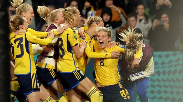 Suécia avança para as quartas de final após disputa tensa