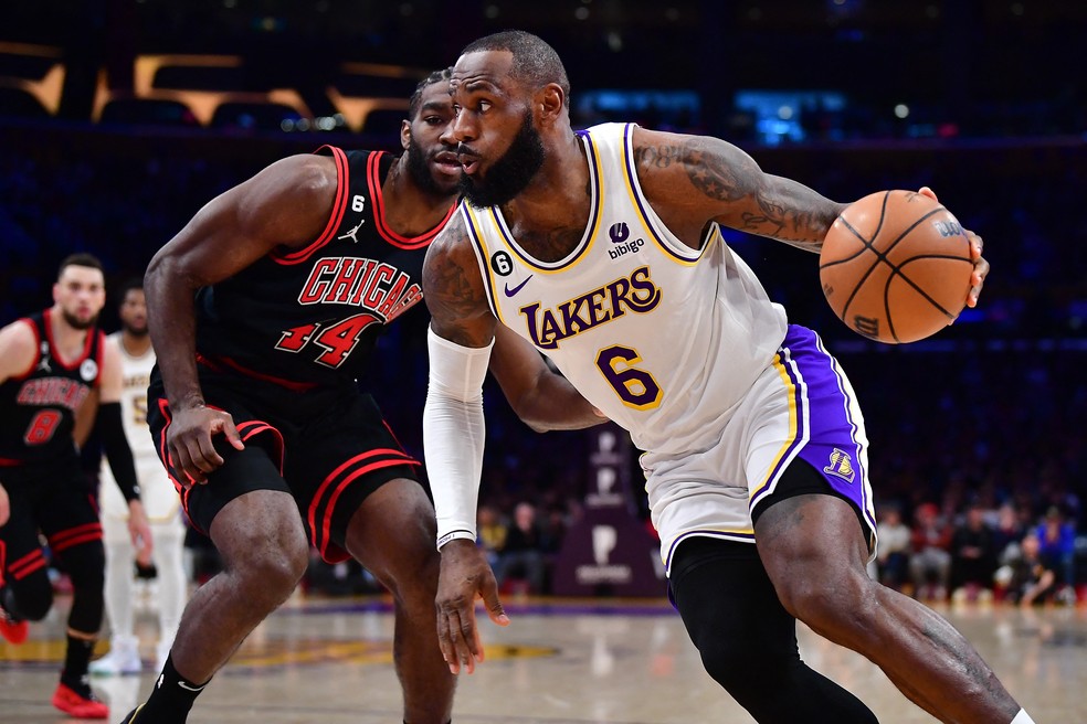LeBron volta às quadras com derrota do Lakers para o Chicago Bulls