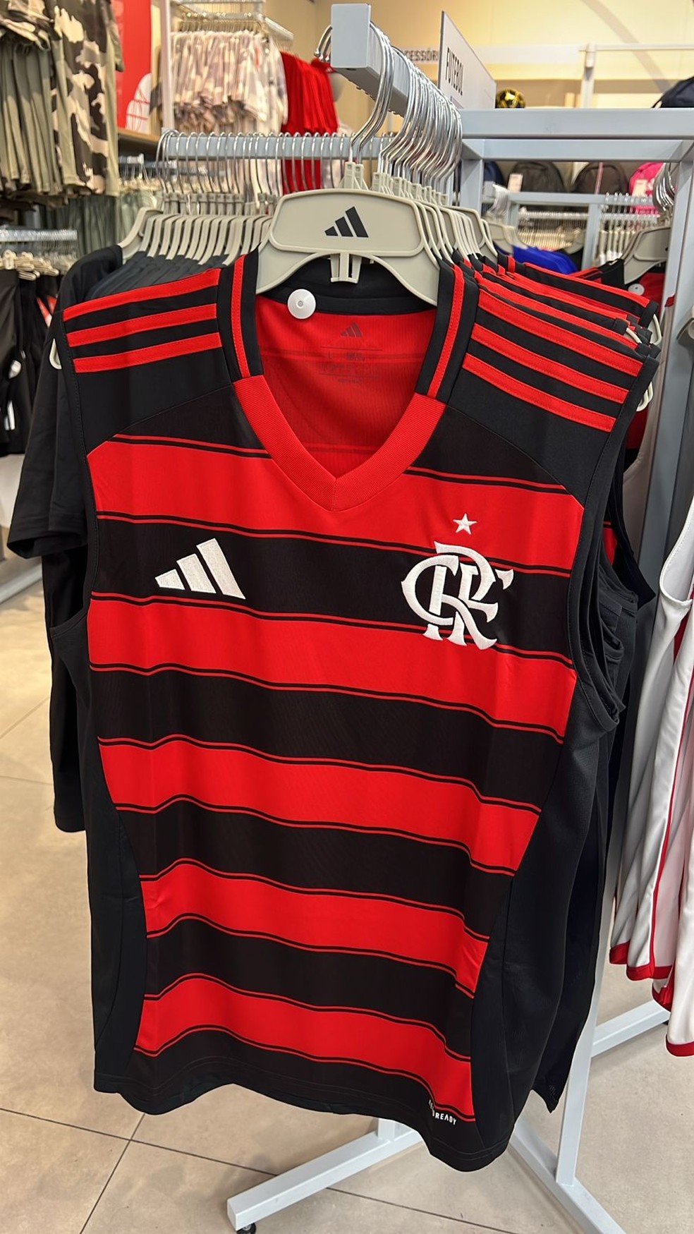 Camisa do Flamengo para a temporada 2025, versão regata — Foto: Reprodução