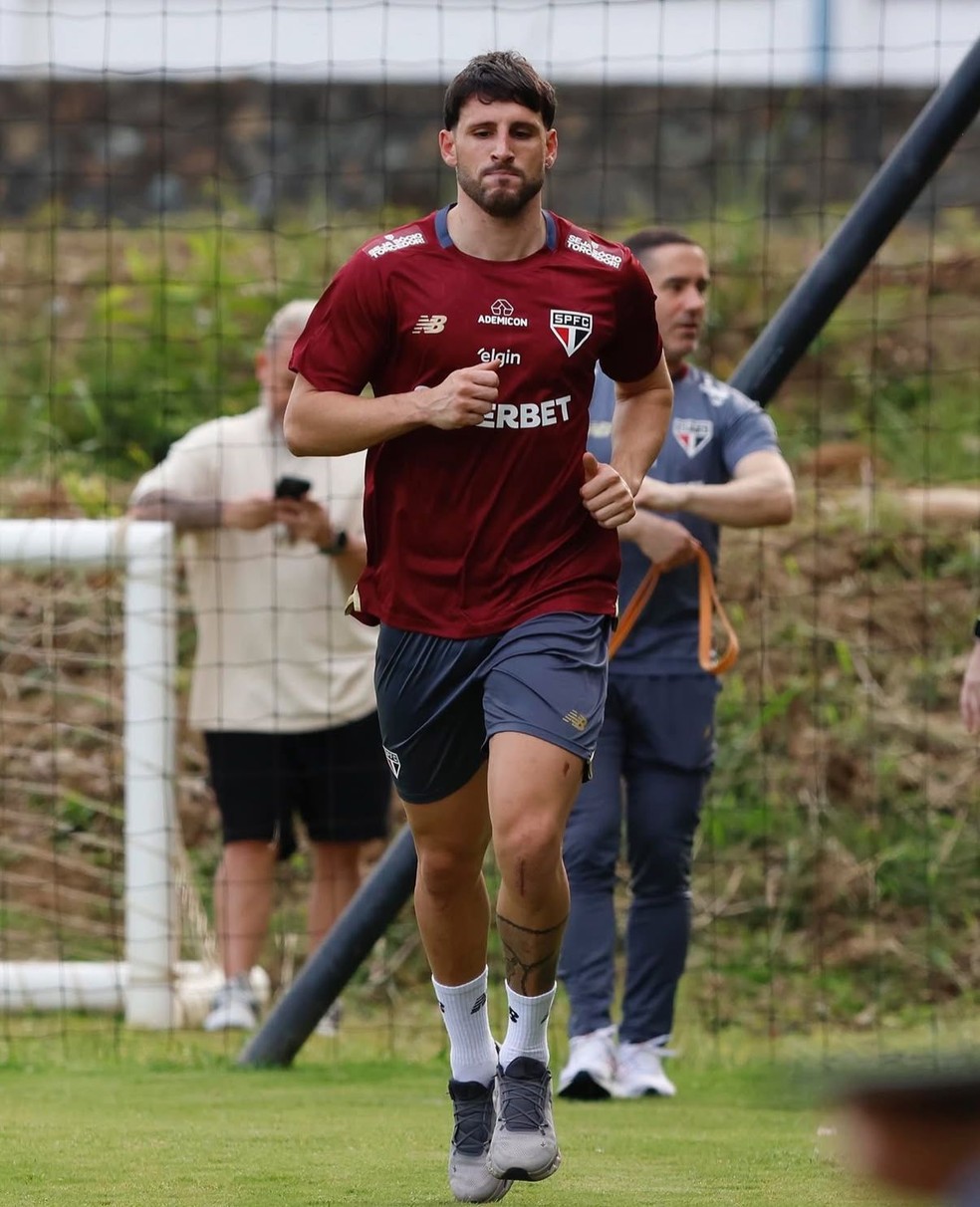 Calleri em treino do São Paulo em Medellín — Foto: Rubens Chiri/saopaulofc.net