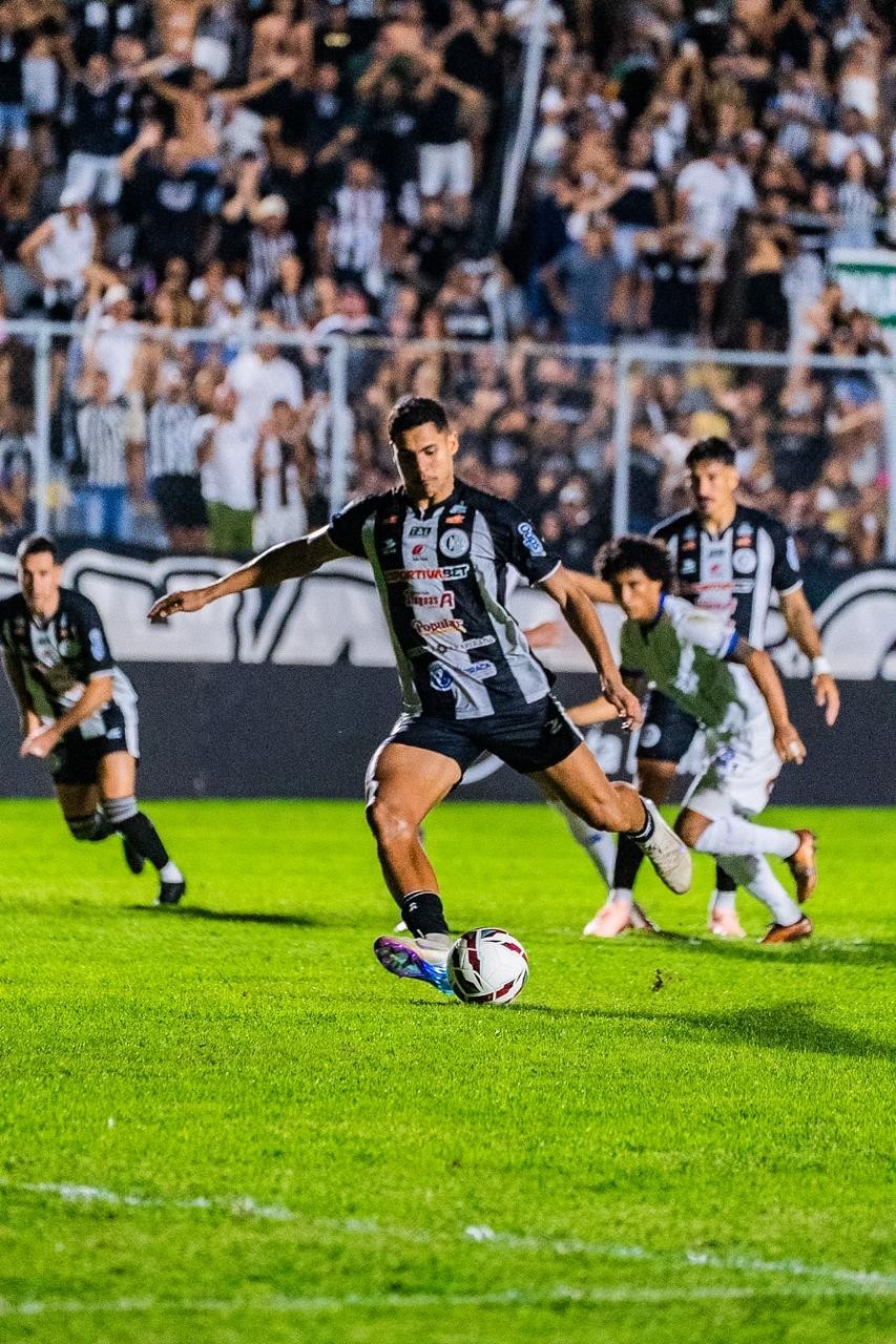 Alex Bruno está a cinco gols de fazer história na artilharia do ASA