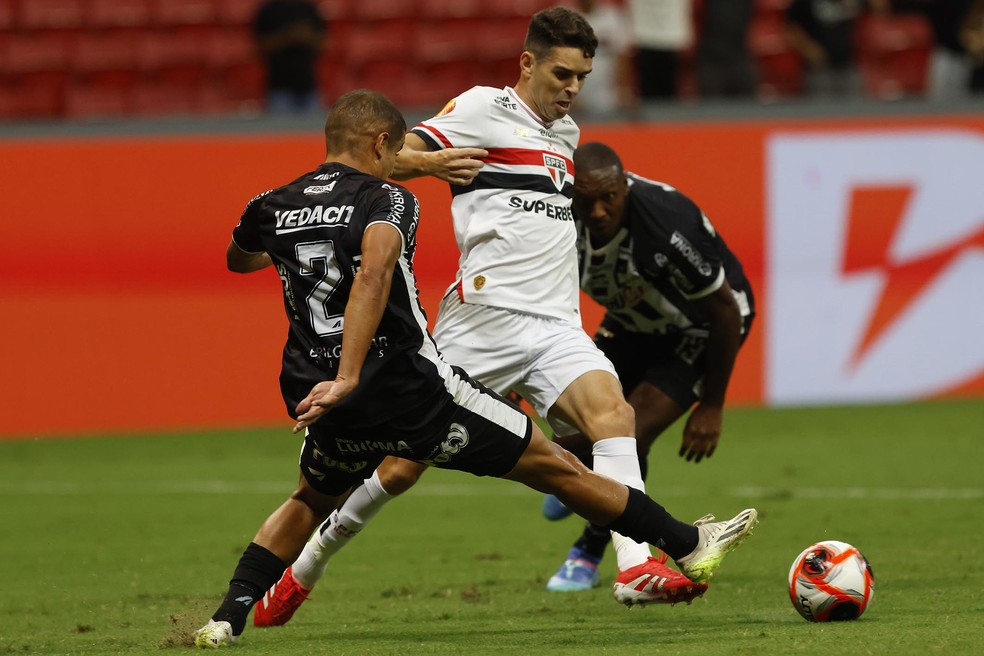 Oscar em São Paulo x Inter de Limeira — Foto: Rubens Chiri/São Paulo