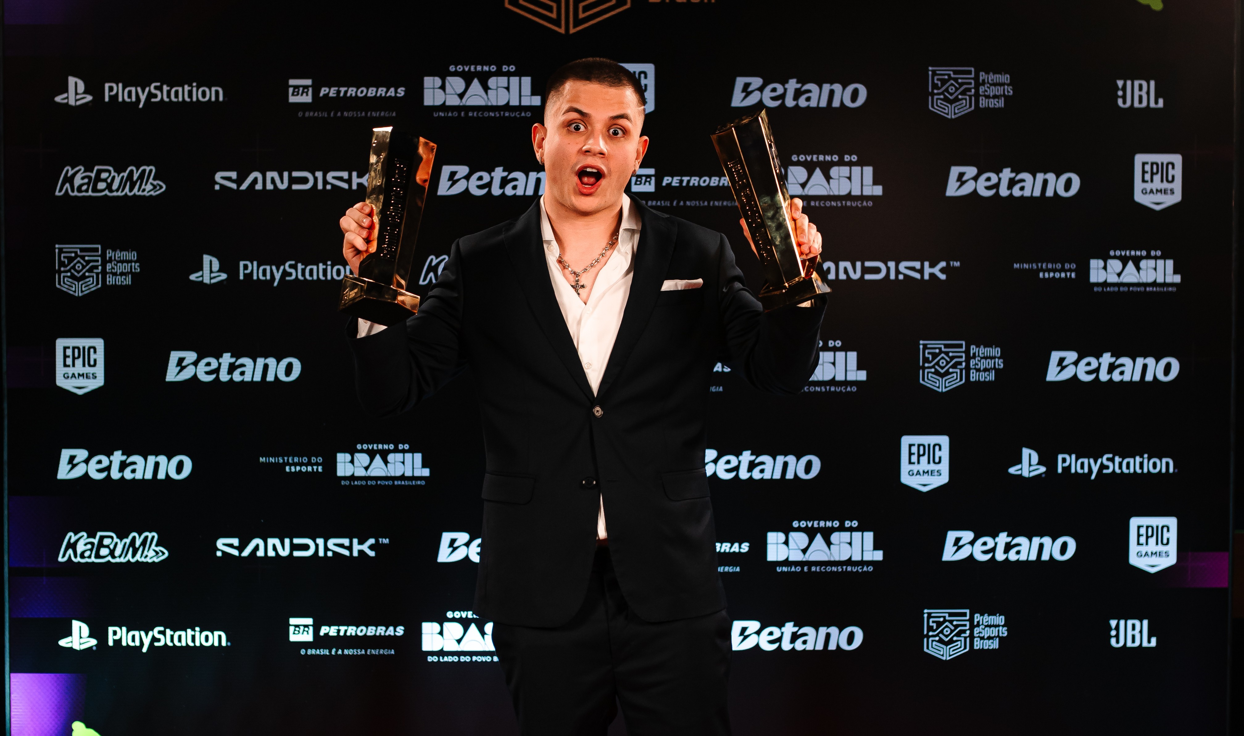 Paulinho O Loko domina Prêmio eSports Brasil 2025: influencer do Fluxo é Melhor Streamer pelo segundo ano e Criador de Vídeos Longos em São Paulo