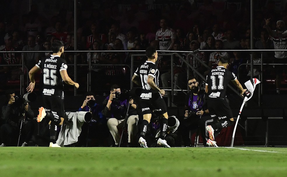 São Paulo x Corinthians, comemoração do gol de Romero — Foto: Marcos Ribolli