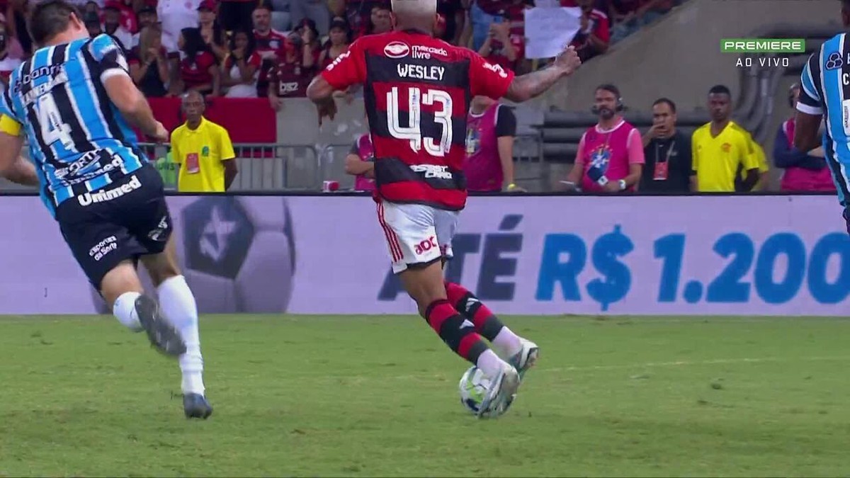 Wesley recebe cartão amarelo e está suspenso de Flamengo x Grêmio