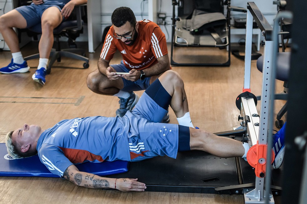 Álvaro Barreal em treino interno no Cruzeiro — Foto: Gustavo Aleixo/Cruzeiro