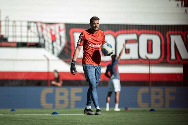 Cássio no Cruzeiro: Grando corre risco de não ser inscrito na Sul-Americana