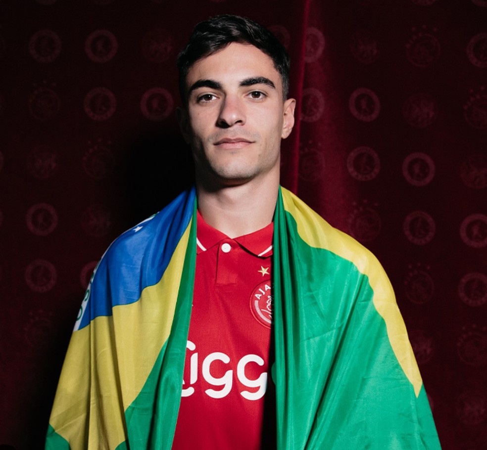 Lucas Rosa é anunciado como reforço do Ajax — Foto: Divulgação