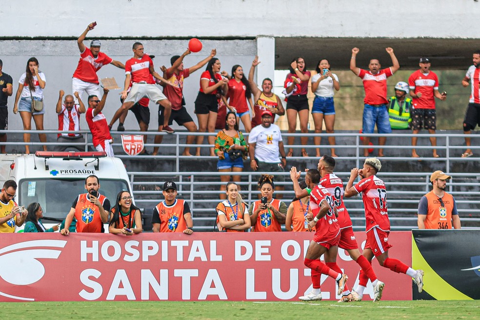 Anselmo Ramon comera gol do CRB contra o CSA — Foto: Ailton Cruz