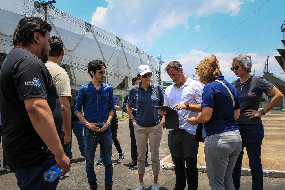 Comitiva da Fifa visitou instala&ccedil;&otilde;es pr&oacute;ximas &agrave; Arena da Amaz&ocirc;nia &mdash; Foto: Larissa Silva/Acessoimagens