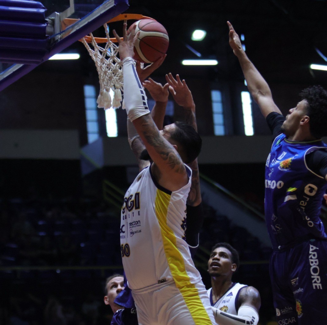 Mogi bate o São José, abre 2 a 0 na série e fica a uma vitória das quartas do NBB