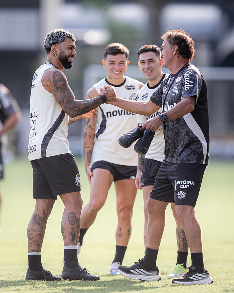 Gabriel Barbosa e Cuca durante treino do Santos — Foto: Raul Baretta/ Santos FC.