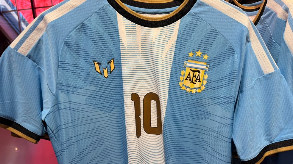 Camisa da despedida do Messi — Foto: Gustavo Garcia