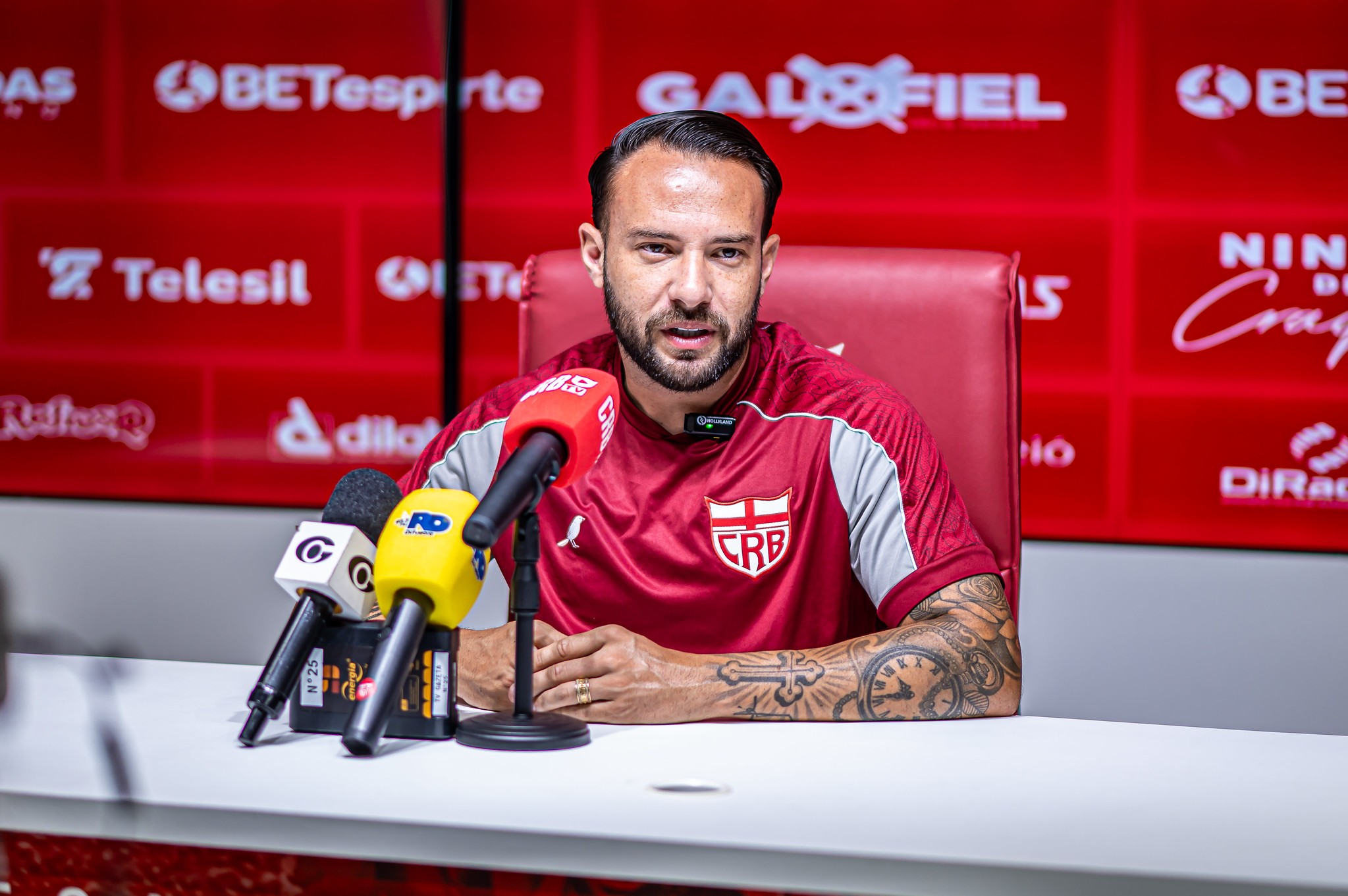 Botafogo-PB contrata meio-campista Giovanni, com passagens por grandes clubes.