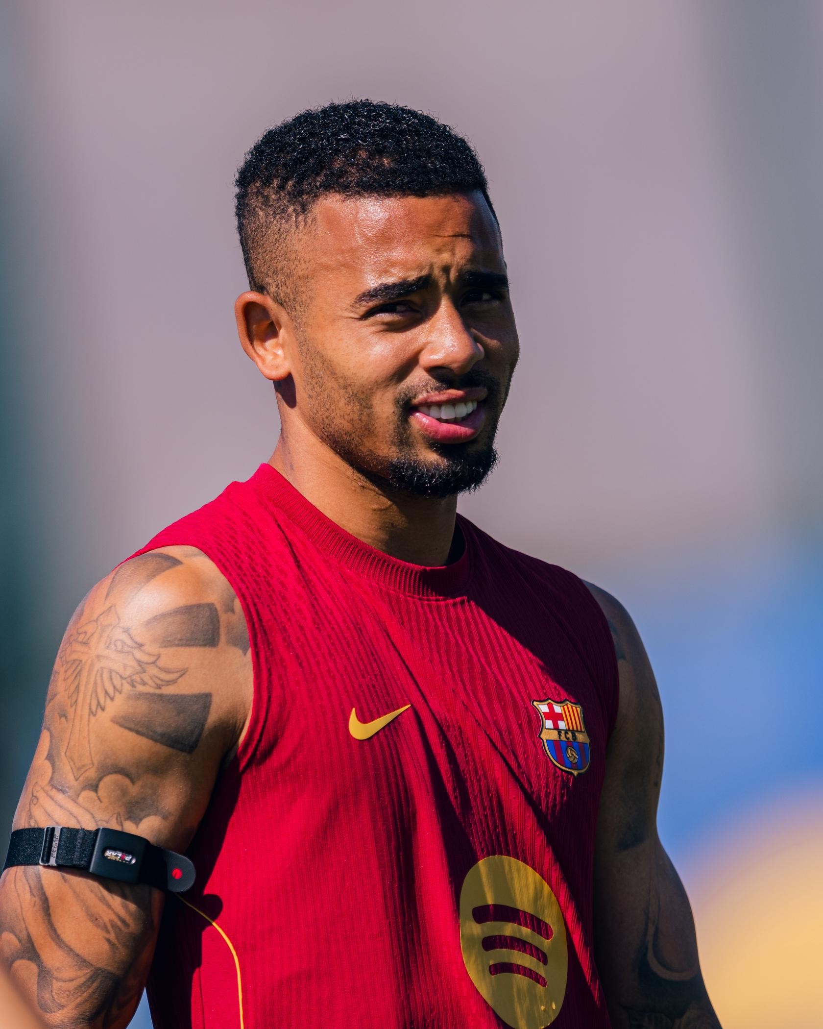 Gabriel Jesus treina com o grupo e pode fazer estreia no Barcelona no domingo