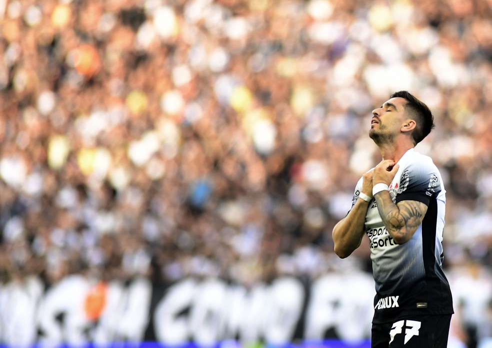 Igor Coronado foi titular do Corinthians no empate contra o Juventude, pelo Brasileirão  — Foto: Marcos Ribolli