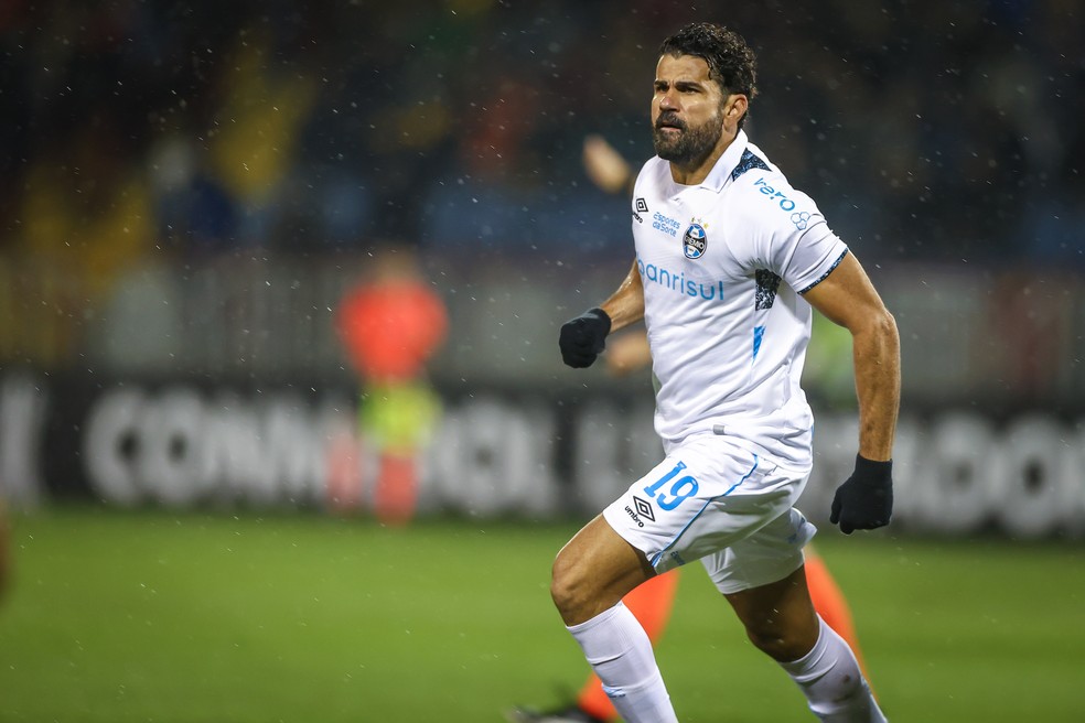 Diego Costa comemora gol do Grêmio contra o Huachipato — Foto: LUCAS UEBEL/GREMIO FBPA