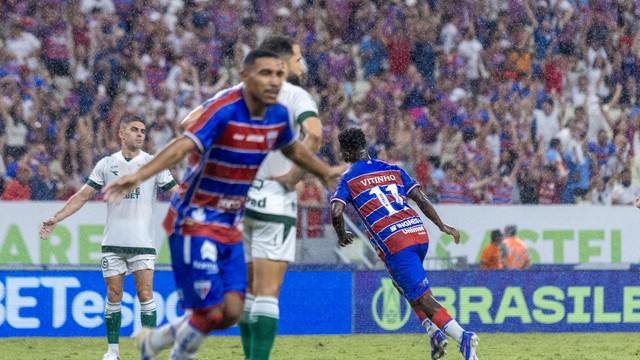Vitinho marcou dois para o Leão