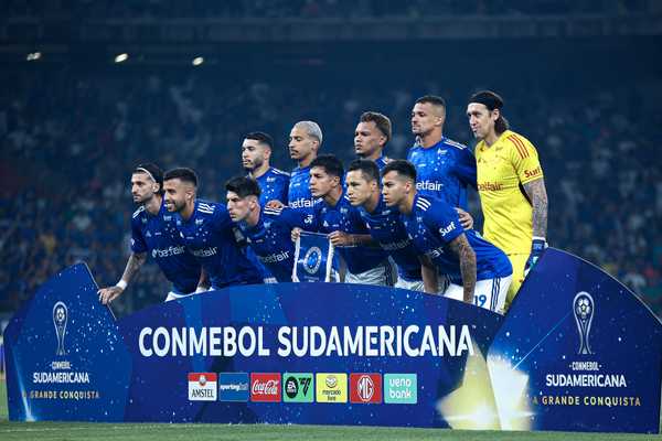 Reconstrução e Paixão: O Renascimento de Cruzeiro e Racing no Futebol