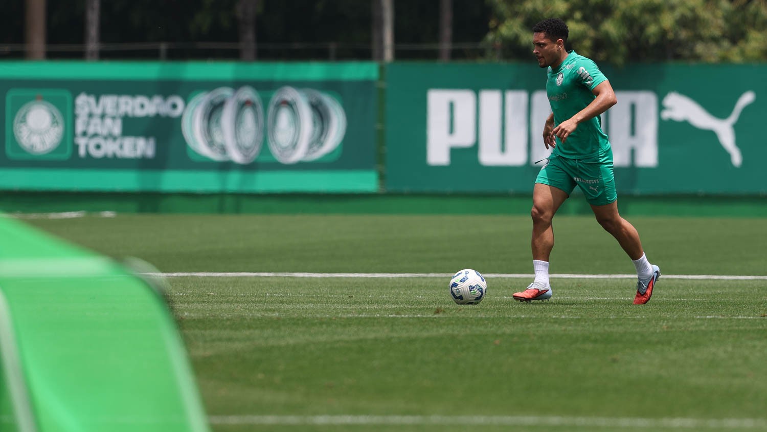 Vitor Roque celebra convocação para a Seleção e reflete: 
