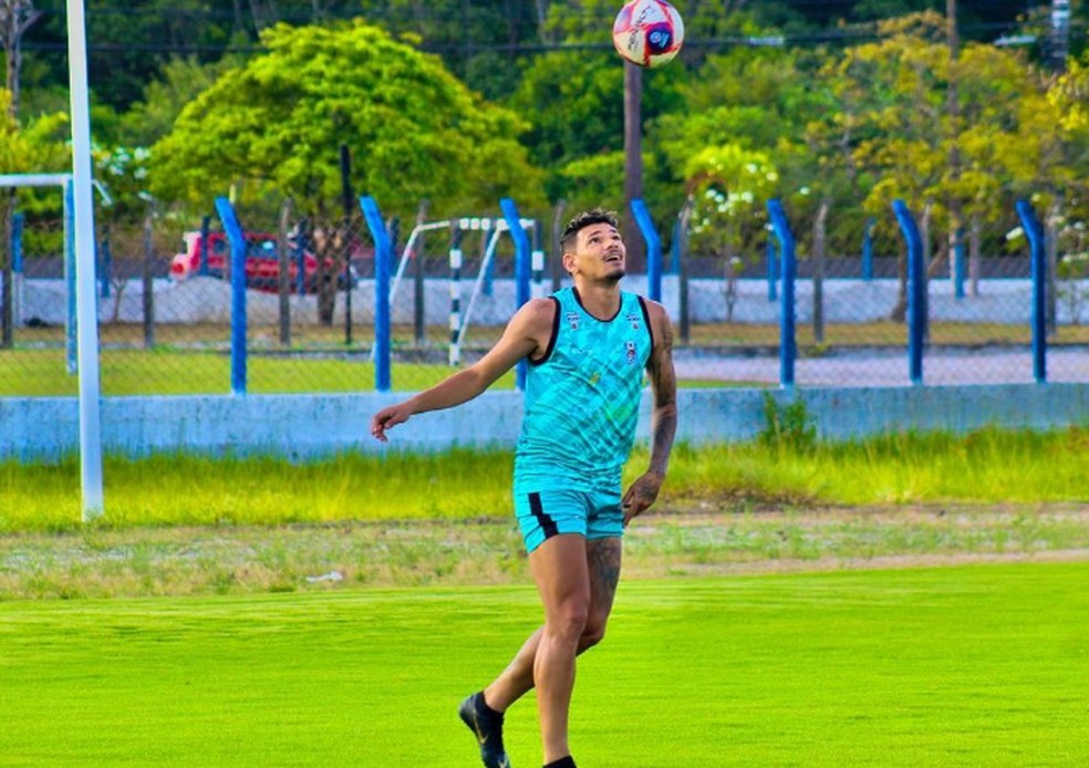 Tiquinho Soares treinando no CSP, em 2022 � Foto: Wellington Faustino / CSP
