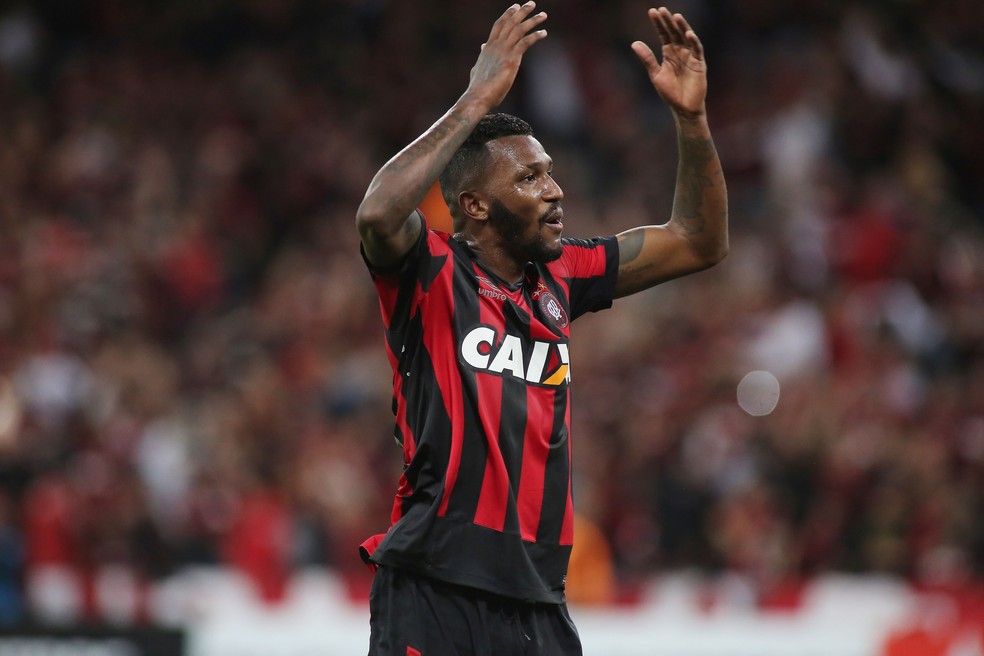 Douglas Coutinho ficou a maior parte da carreira no Furacão  — Foto: Giuliano Gomes/Agência PR PRESS