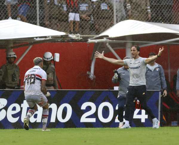 Zubeldía é sincero e explica decisão de cortar James no São Paulo