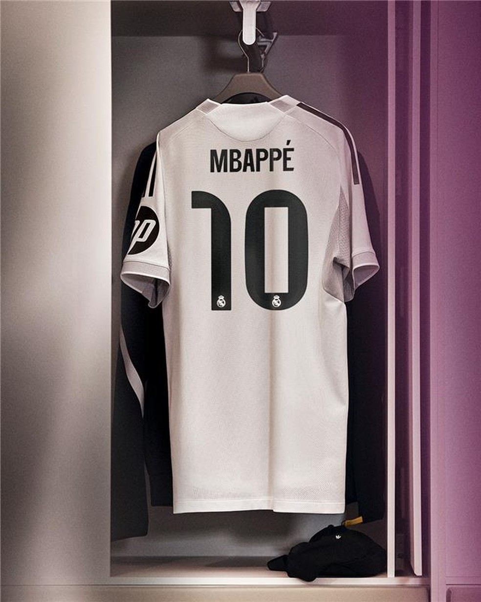 Real Madrid oficializa Mbappé como novo camisa 10