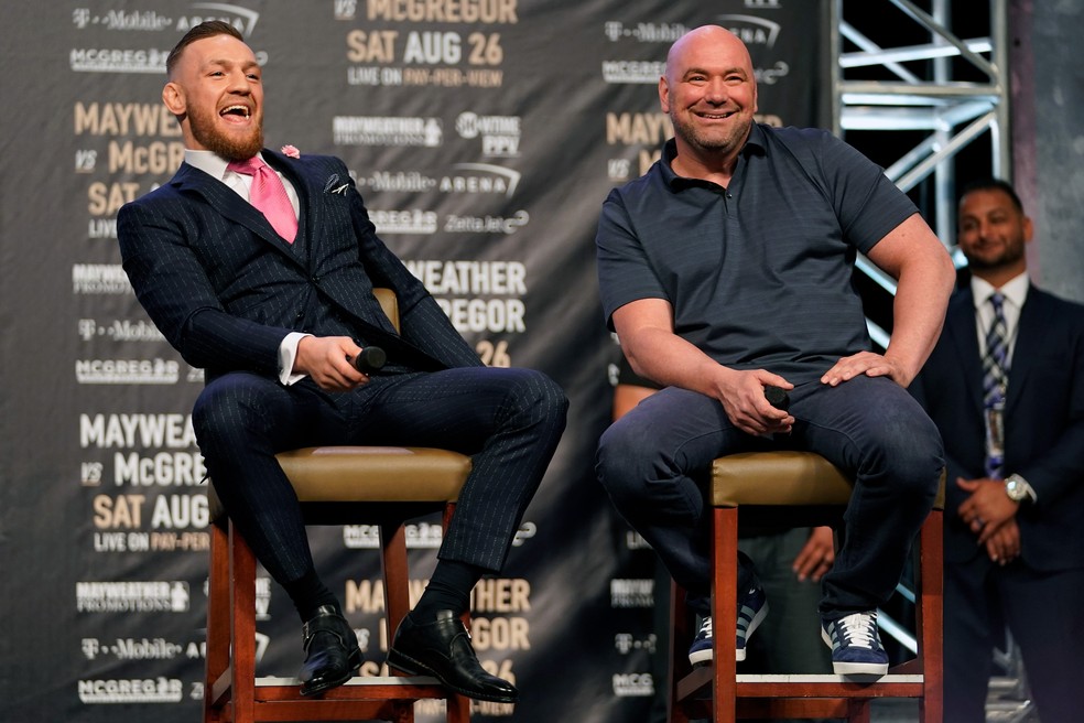Conor McGregor e Dana White — Foto: Getty Images