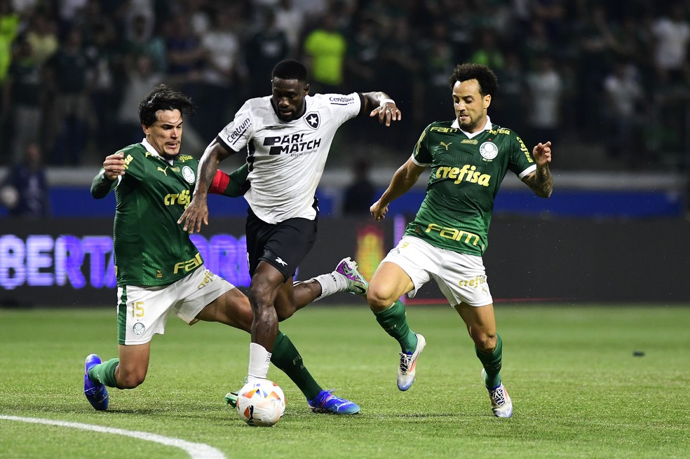 FIM DE JOGO! Palmeiras joga mal, perde e se complica no Brasileirão