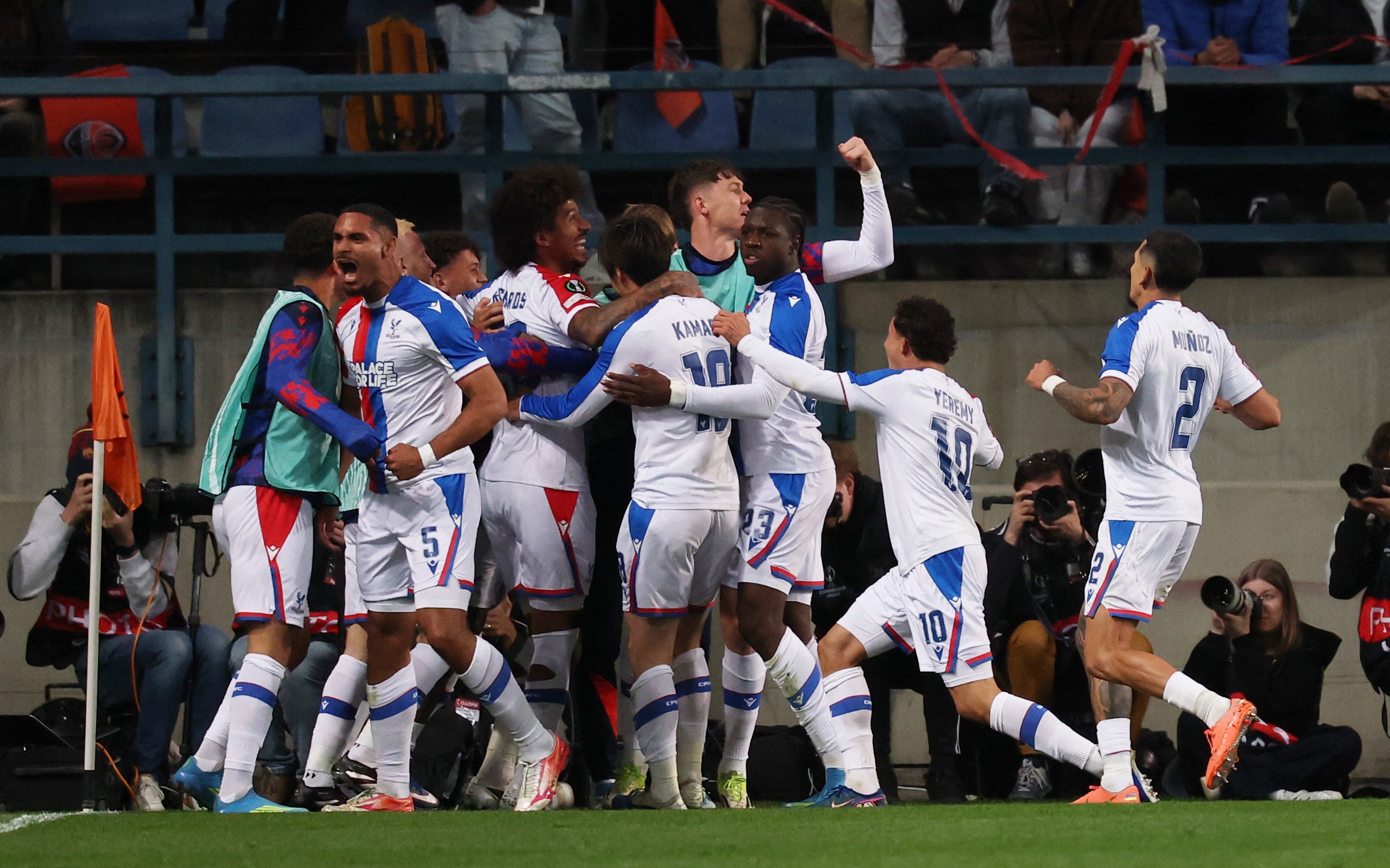 Crystal Palace e Rayo Vallecano saem na frente por uma vaga na final da Liga Conferência