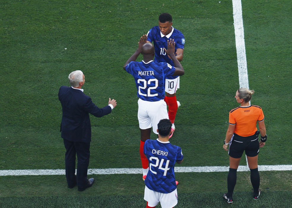 Deschamps faz reverência a Mbappé
