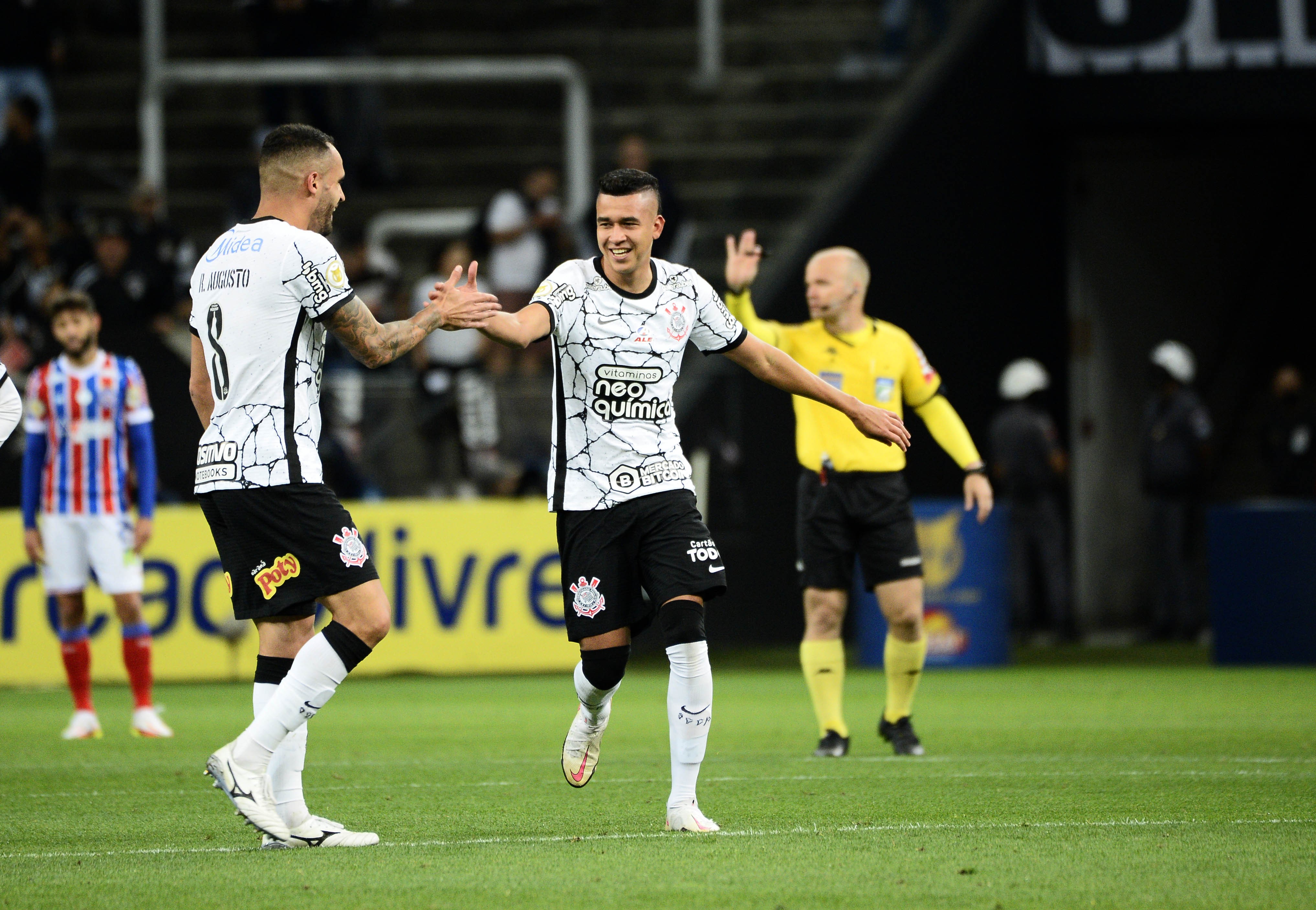 Remo confirma a contratação do volante colombiano Victor Cantillo