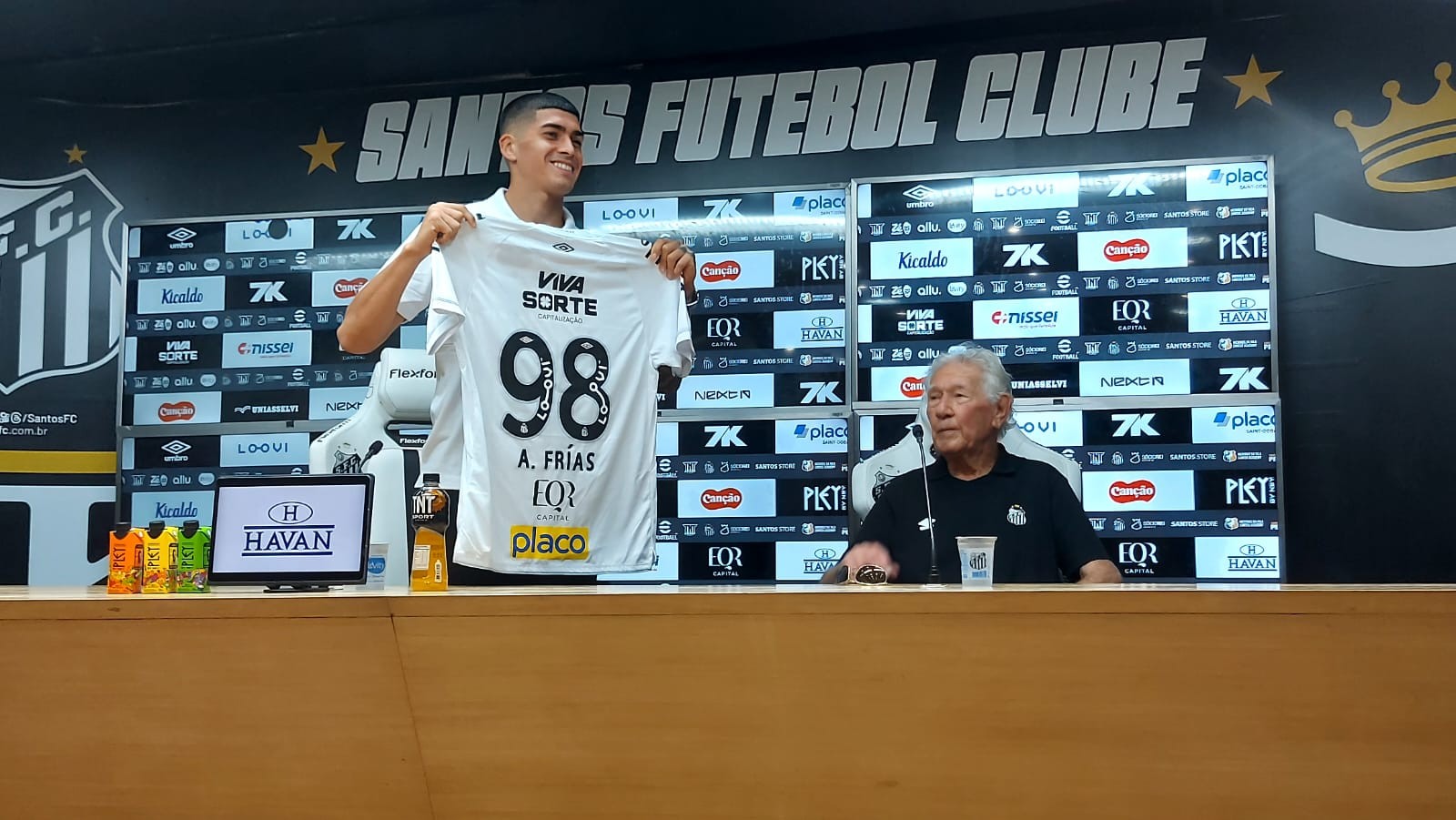 Adonis Frías revela tensão antes de acerto e vê Santos como grande desafio: 