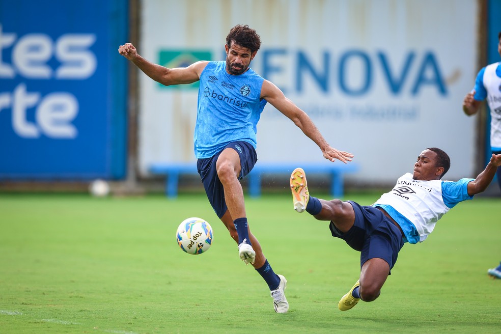 Diego Costa deve estrear pelo Grêmio neste sábado, contra o Guarany de Bagé