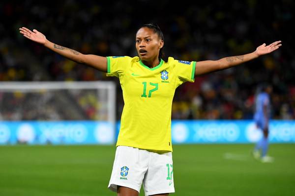 Jogadoras criticam casos de Robinho e Daniel Alves após declaração de Leila.