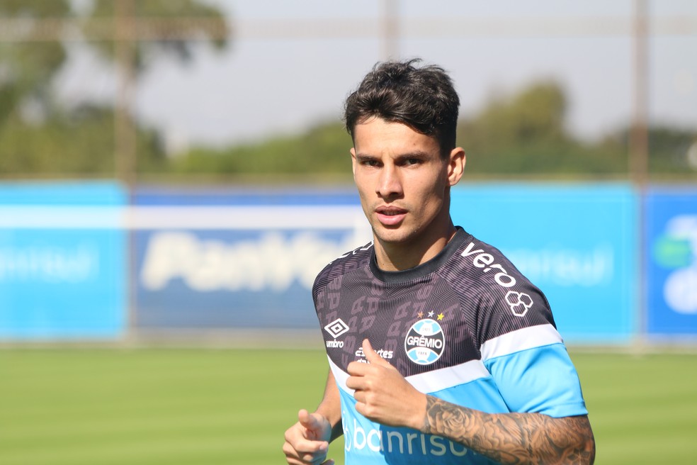 Ferreira em treino do Grêmio — Foto: João Victor Teixeira